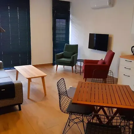 Duplex Mod 50m From The Beach